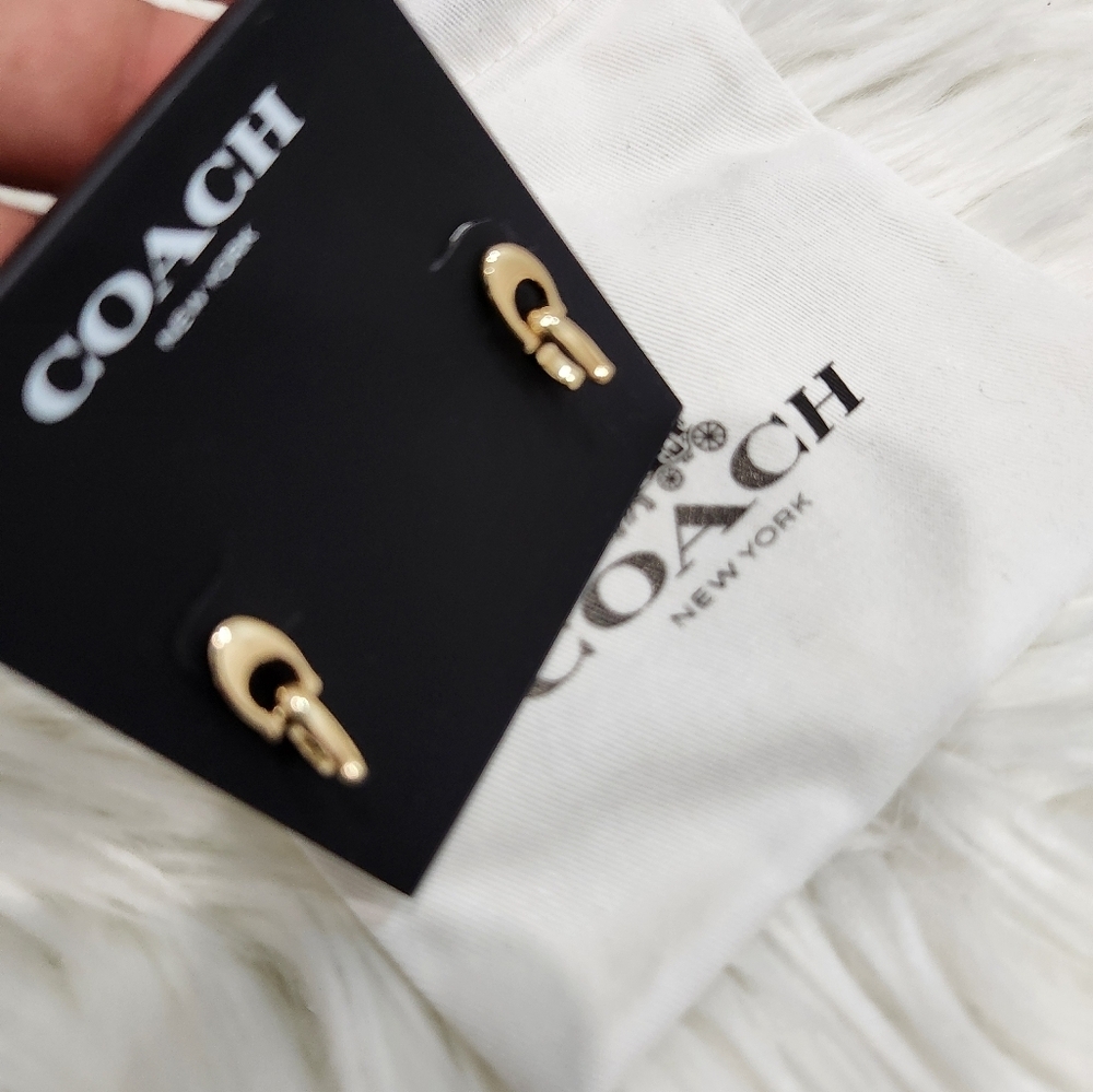 💛🔹️ COACH🔹️ Signature Interlicking 'C' gold Earrings - Picture 5 of 6